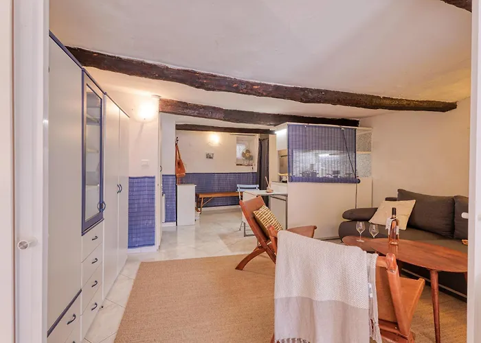 Old Castle - Happy *